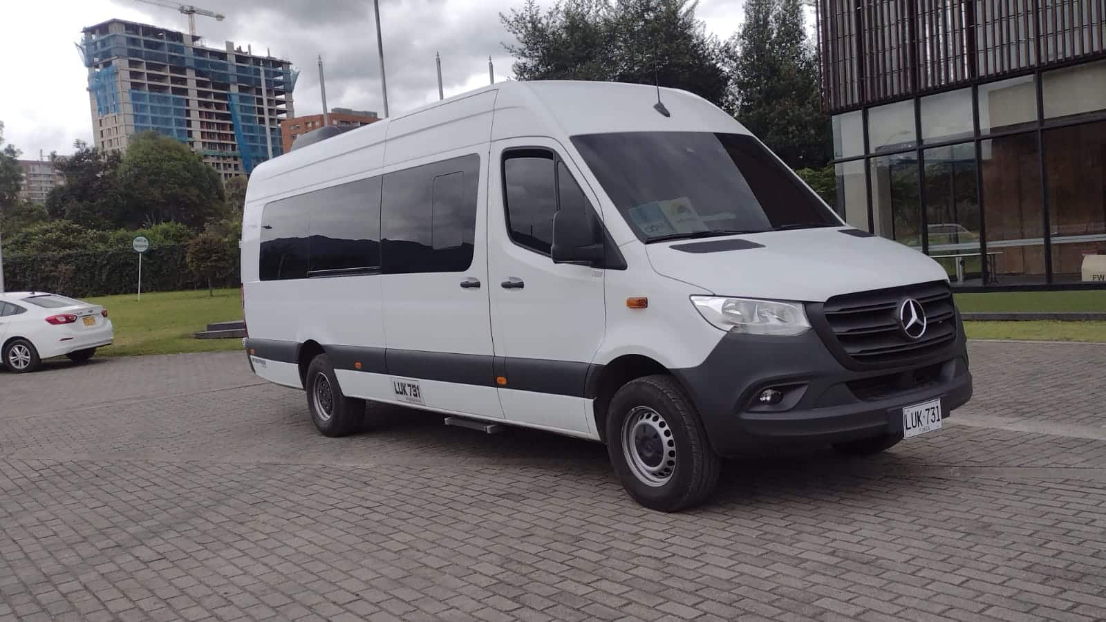 Servicio de Transporte VIP en Vans dentro de la ciudad